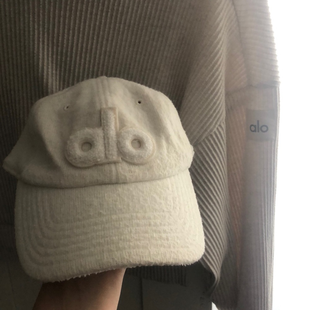 ALO fuzzy cap